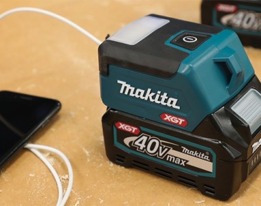 Makita XGT USB Power Adapter with Flashlight